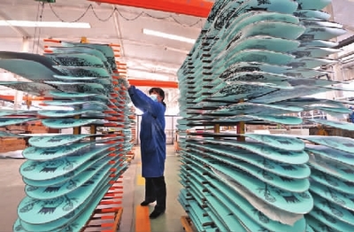 瞄定目標(biāo)任務(wù) 強(qiáng)力攻堅(jiān)突破 推動(dòng)工業(yè)和信息化高質(zhì)量發(fā)展